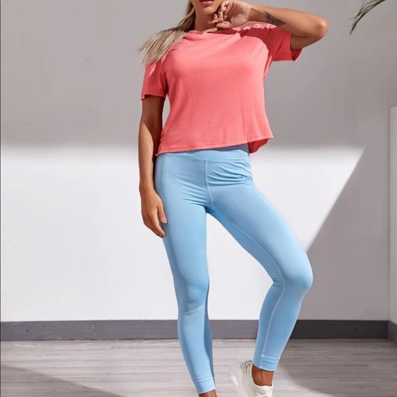 🆕Cut Out Twist Back Sports Tee🆕 - Picture 3 of 5